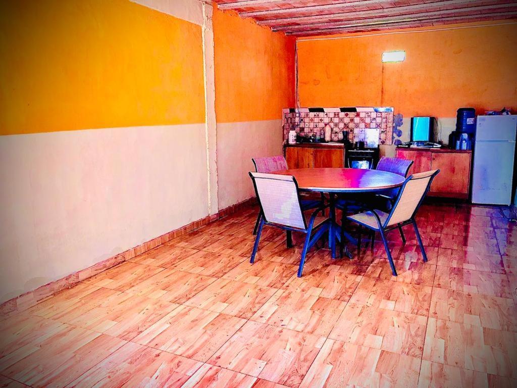 Bed and Breakfast La Escala Aeropuerto Луке Экстерьер фото